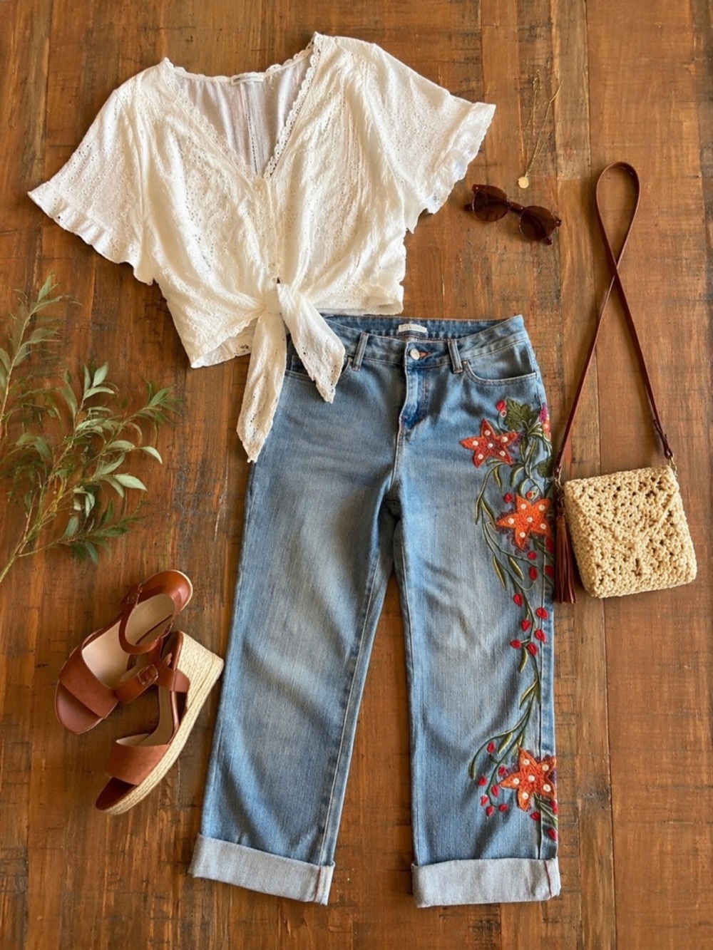 Floral Embroidered Capri Jeans Cottagecore Size 2 Y2K